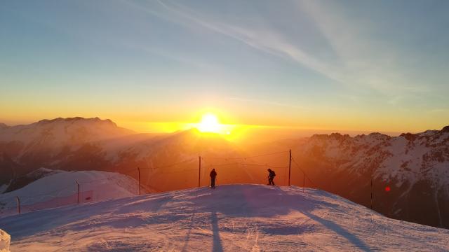 Ski au coucher du soleil